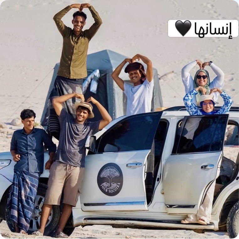 afnanTurker's tweet photo. عشرون لقطة ليست كافية لاختزال الشعور ولا ما أدهش عيني وروحي في هناك 🖤
 
#سقطرى التي فيها من كل شيء أجمله والتي خرجت منها إنسانة أخرى 🖤 

عندما رحب بي ضابط في مطار سقطرى قائلاً: البلد بلدك، لم أفهم مقصده بالتحديد لكن بعد عودتي من سقطرى شكرت الله على أن هذا البلد بـلـدي 🖤

وشكراً @toursocotra  على رحلة العمر التي سأخوضها مراراً وتكراراً معكم عند عودة الموسم السياحي في الجزيرة 🖤

#socotra #yemen #اليمن