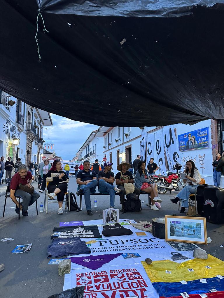 Reddhfic's tweet photo. desarrollandose en la facultad de humanidades de la @unicauca.

🔹 La paz se construye desde los territorios, desde la organización y desde la lucha colectiva.
🔹 Las juventudes del Cauca, las defensoras y defensores, y las comunidades campesinas, indígenas y afro, seguimos https://t.co/hYPsw4TN1c
