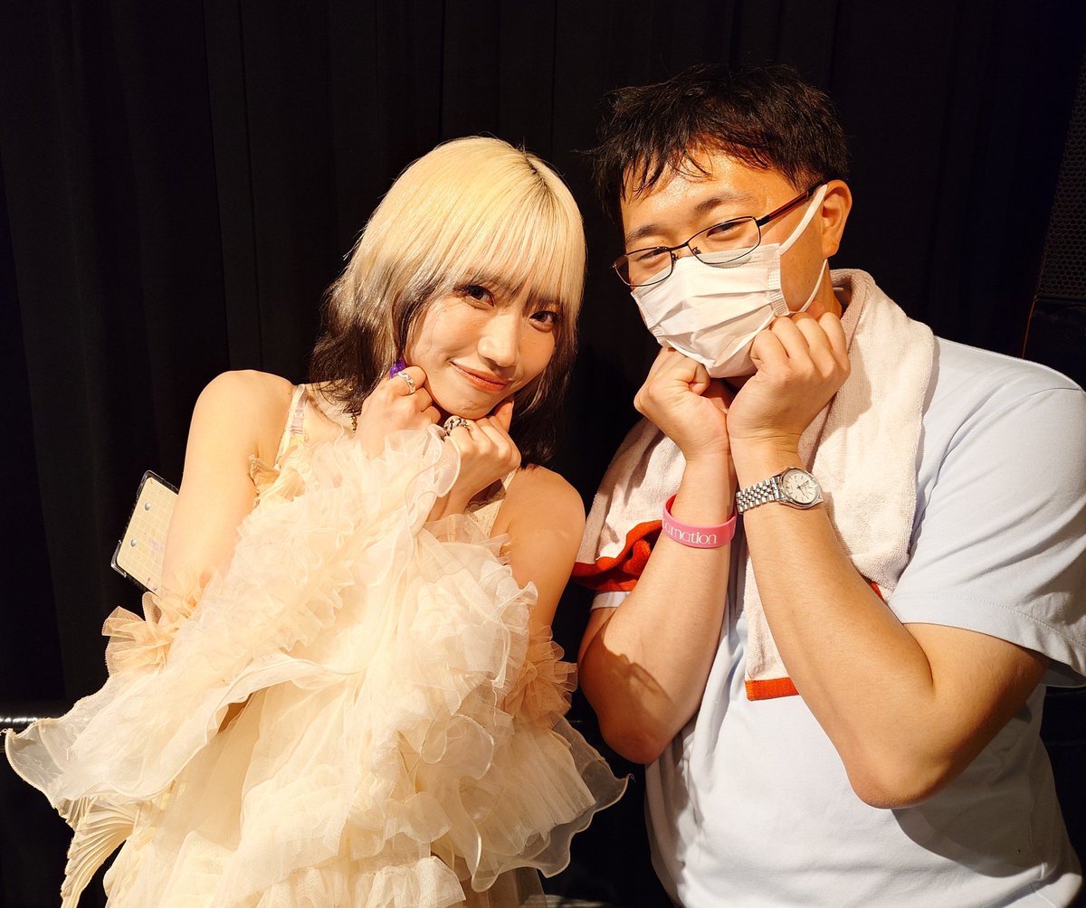 今日のライブより…栞音とツーショ。 ｢可愛く撮る？｣ #CiON #シーオン