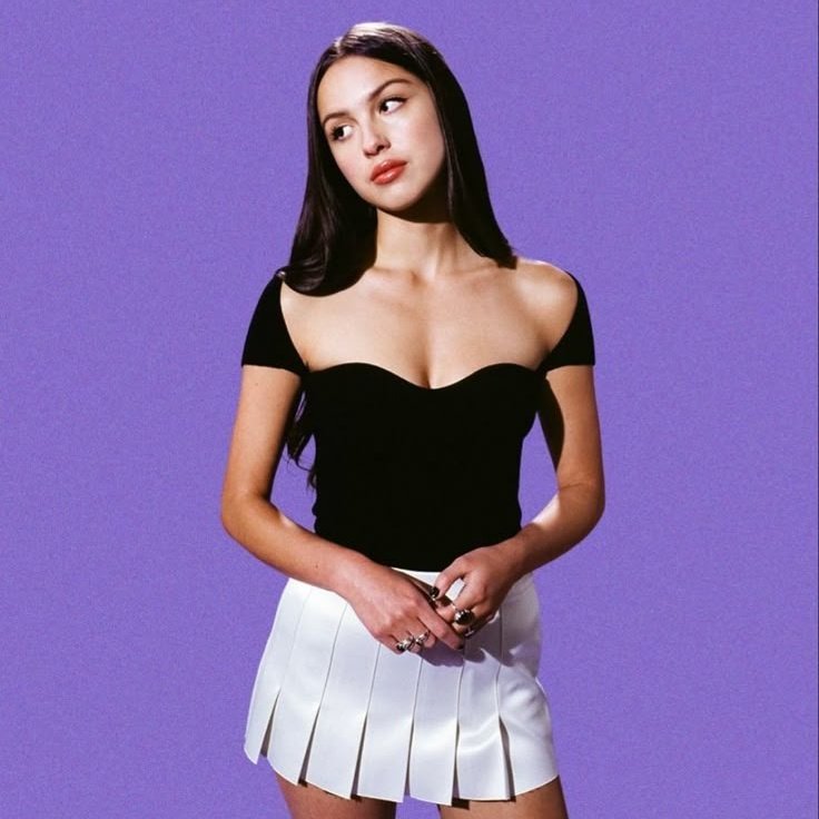 Un Verano Sin Ti se convierte en el primer y único álbum en la historia de Spotify en tener 8 canciones superando el billón de streams, superando a SOUR de Olivia Rodrigo (7).