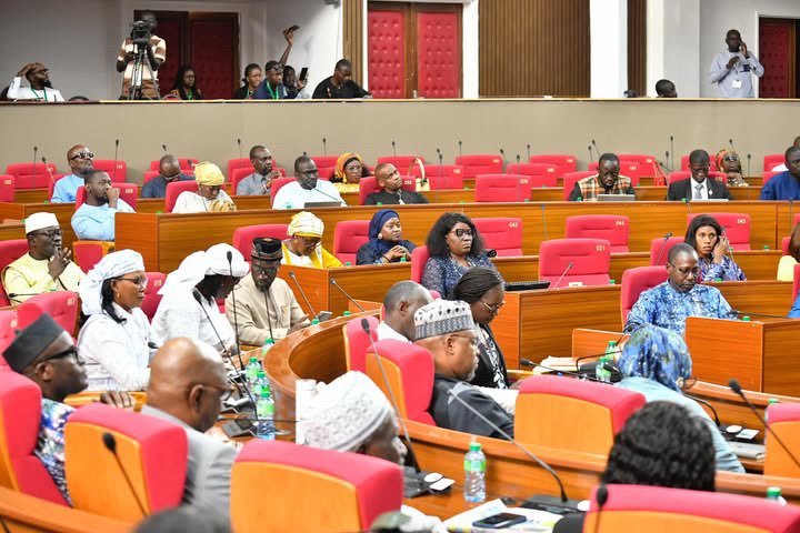 Conformément à l’article 73 de la Constitution du Sénégal, l’Assemblée nationale a confirmé en seconde délibération l’adoption de la proposition de loi n°11/2026 modifiant le Code électoral.

Le texte a été adopté avec 128 voix favorables, largement au-dessus des 3/5 requis.