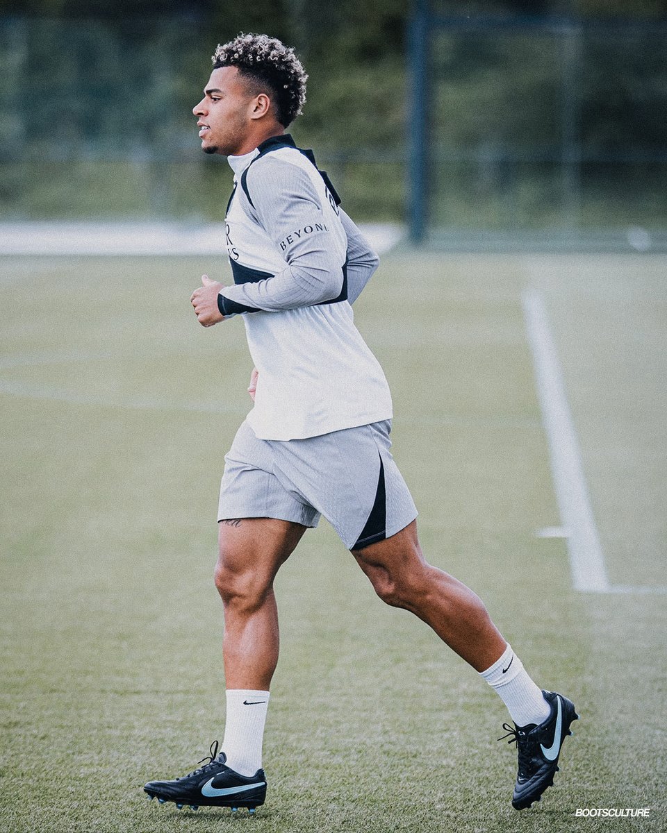 bootsculture's tweet photo. Comfort mode activated ☁️ After reaching the Champions League final, Désiré Doué trained in recovery sessions wearing the Nike Tiempo Ligera. There are moments when comfort comes before everything else...

#bootsculture #niketiempo #tiempoligera https://t.co/FZ01ciX7e4