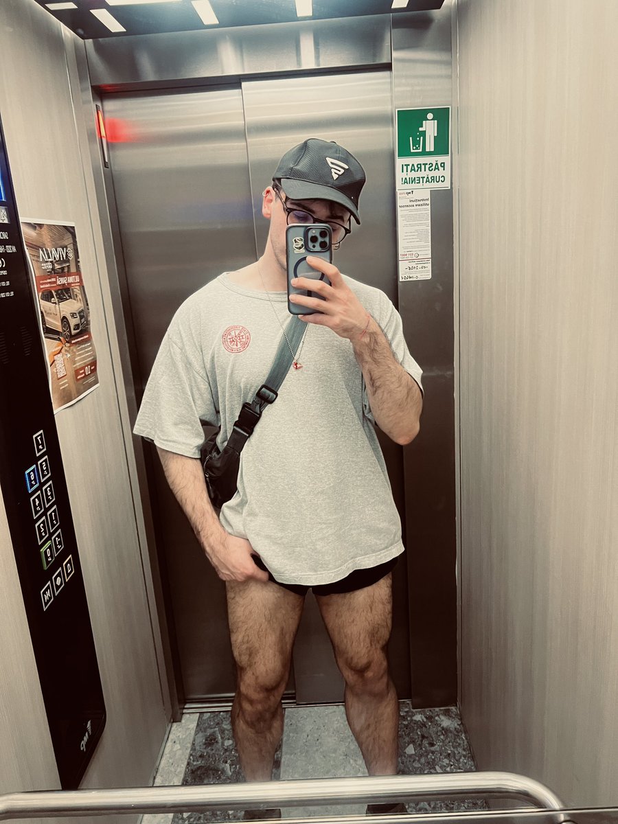 dcesme97's tweet photo. Yeah I need to work out more my legs https://t.co/2FH80Hhad7