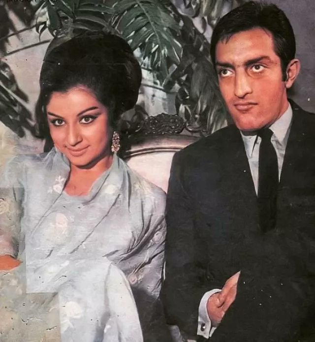 sanjoychakra's tweet photo. Veteran actress, Sharmila Tagore was born into the prominent Tagore family and made her acting debut with Satyajit Ray’ acclaimed Bengali drama, The World of Apu at the age of 14. 

She captivated millions of hearts with her charming smile and doe-shaped eyes.

Sharmila’s father Gitindranath was the grandson of the noted painter Gaganendranath Tagore.

She converted to Islam and married Nawab Mohammad Mansoor Ali Khan Pataudi and became Begum Ayesha Sultana.

Sharmila Tagore made her Hindi film debut with Shakti Samanta's musical romance Kashmir Ki Kali (1964) alongside Shammi Kapoor.

Mansur Ali Khan was the son of Iftikhar Ali Khan Pataudi, the last ruler of the princely state of Pataudi during the British Raj. 

After the death of his father in 1952, Pataudi succeeded him in receiving a privy purse, certain privileges, and the use of the title "Nawab of Pataudi". 

Pataudi State had an area of 52 square miles and included one town, Pataudi, and 40 villages, ruled by the Pataudi family. 
It is in Gurugram district of Haryana. 

MAK Pataudi’s maternal grandfather, Hamidullah Khan, was the last ruling Nawab of Bhopal. 
Hamidullah Khan was a Pakistan supporter who wanted to join Pakistan and had written a letter to Muhammad Ali Jinaah on 02 Aug 1947.
