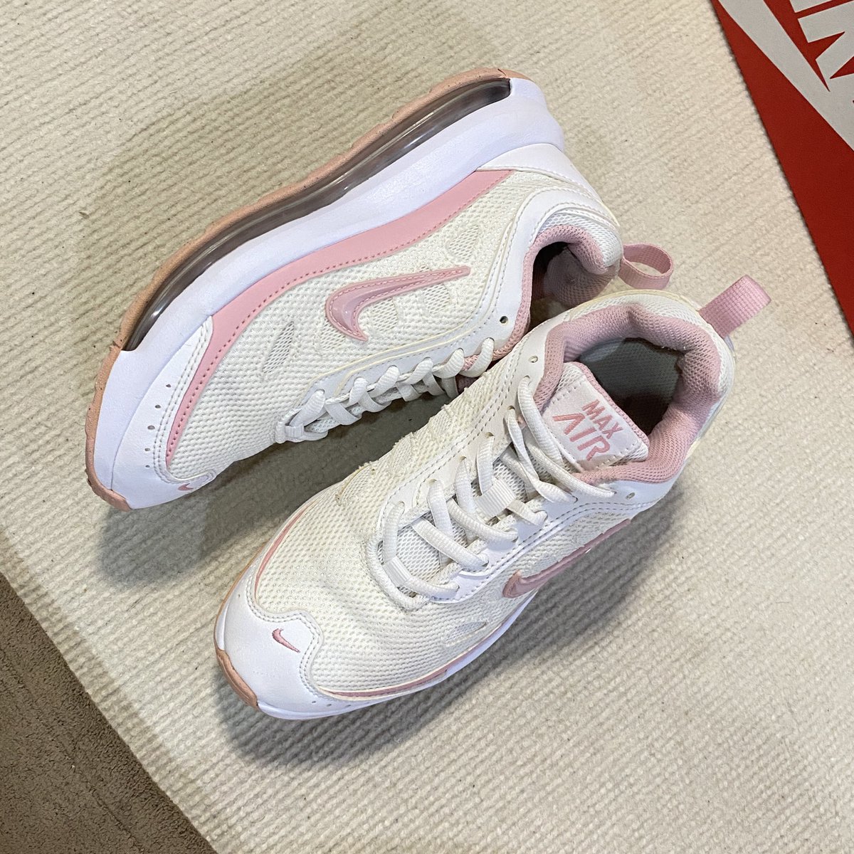 daisysneakers tweet media