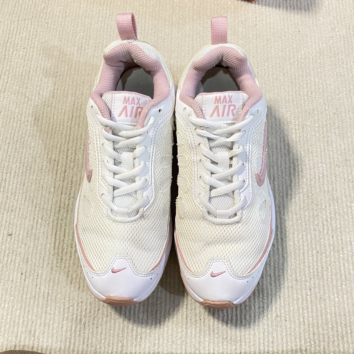 daisysneakers tweet media