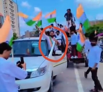 shivaxind's tweet photo. आपने बॉलीवुड में ठुकरा के मेरा प्यार मेरा इंतकाम देखेगी फिल्म तो देखी होगी अब इसको रीयल लाइफ में देखने का वक्त आ गया है! आलोक मौर्य पत्नी ज्योति मौर्य की बेवफाई के बाद समीक्षा अधिकारी बनने गए लेकिन असफल हुए !

फिर राजनीति में आने के लिए केशव प्रसाद मौर्य से मुलाकात की लेकिन उन्होंने भी ज्योति मौर्या के दबाव के कारण उपमुख्यमंत्री ने मना कर दिया ! अब आलोक मौर्या ने निर्दलीय चुनाव लड़ने का फैसला किया है ! जीतने के लिए उन्होंने पुरुष आयोग गठन का नारा दिया है!

आज प्रयागराज में आलोक मौर्या ने पत्नी पीड़ित पतियों का युवा शक्ति दल बनाया जिसका राष्ट्रीय अध्यक्ष आलोक को बनाया गया ! इस दल ने रैली निकालकर अपना दमखम दिखाया ! आने वाले विधानसभा चुनाव में कई सीटों पर पत्नी पीड़ित पति मैदान में होंगे !