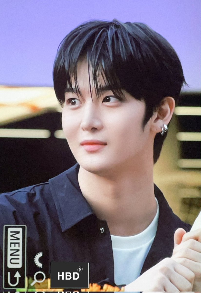 HappyBAEsDay's tweet photo. 260509 케이스위스 플래그십 스토어 🎾✨️
#배진영 #BAEJINYOUNG #ベジニョン https://t.co/7Tdb7VWMyF