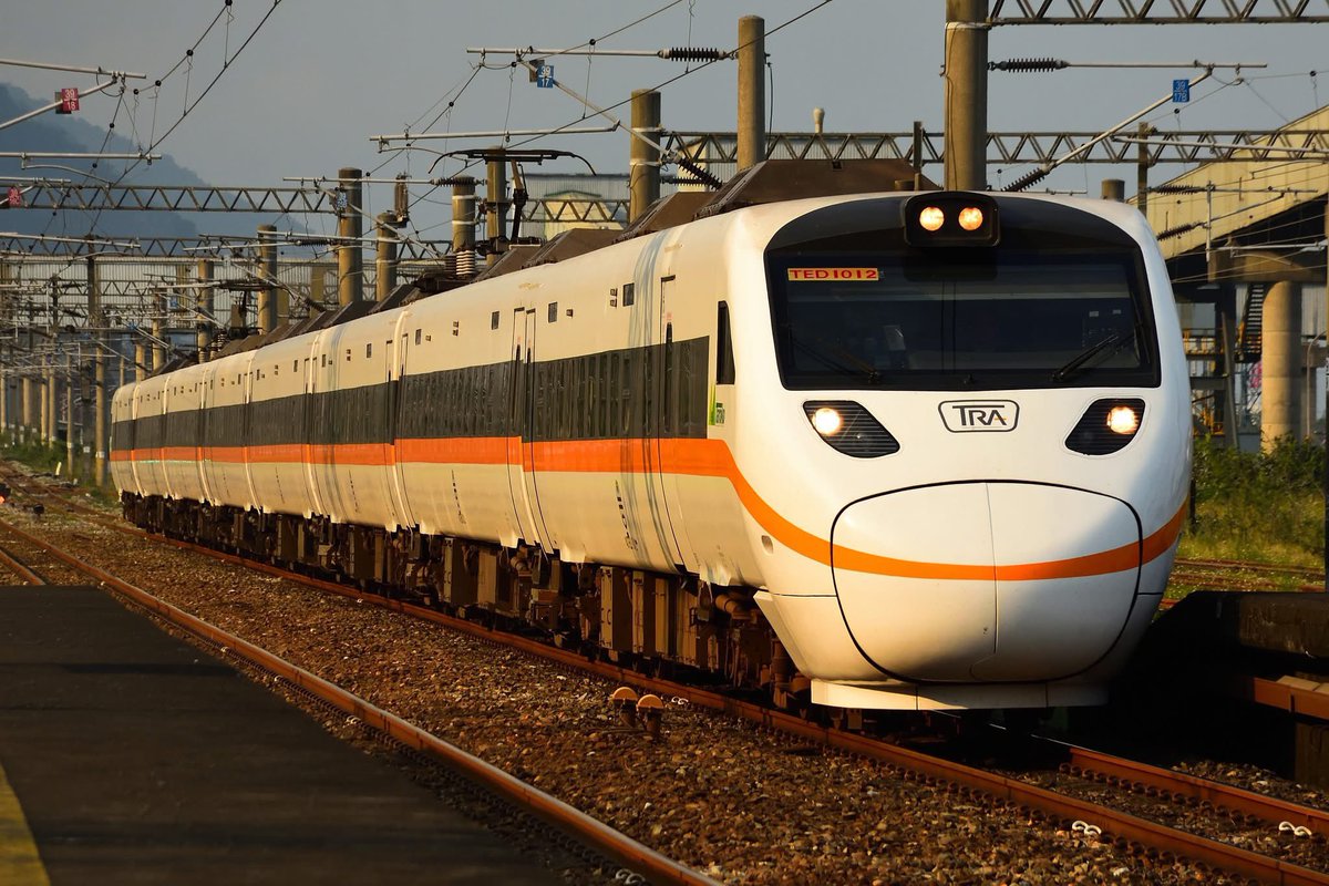 12Lcc2004's tweet photo. 2026.5.8 太魯閣號營業運轉19週年
#タロコ号定期運転開始19周年 #鉄道 https://t.co/9E936ndcQB