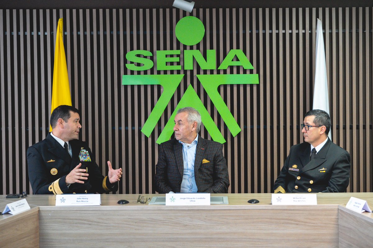 SENAComunica's tweet photo. 🇨🇴⚓ La Armada Nacional y el SENA unen tecnología, innovación y educación con #NavySpeak, un aplicativo de bilingüismo desarrollado por #TalentoSENA para fortalecer el aprendizaje de inglés de más de 33.000 oficiales y suboficiales. 📱💡
La plataforma funciona offline, incorpora inteligencia artificial, reconocimiento de voz y herramientas interactivas para impulsar competencias desde nivel A1 hasta B2. 🚀🇬🇧
