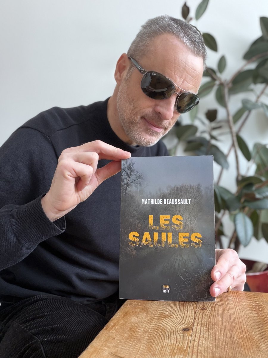 renecochaux's tweet photo. 🎙️Au sommaire du @cochaux_show aussi:

🎹Steve Bergeron commente le livre Le poids d’un piano de Jennifer Tremblay publié aux Éditions XYZ.

🕵@StephaneLedien parle du roman noir Les saules de Mathilde Beaussault paru aux @EditionsduSeuil. https://t.co/RLbOf9sVRa