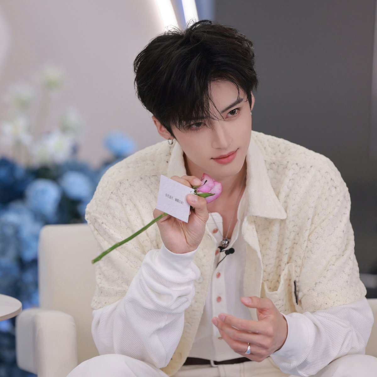 for yanan 闫桉 tweet media