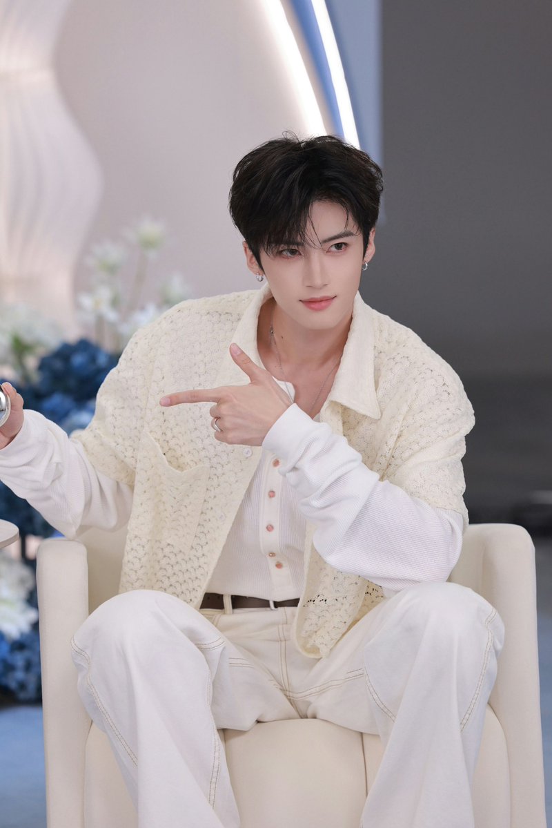 for yanan 闫桉 tweet media