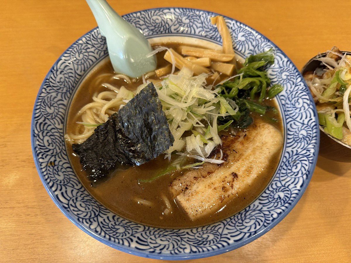 78_nappa's tweet photo. 麺屋青山 臼井店 鶏白湯魚介+チャーシュー飯 千葉県佐倉市稲荷台1-10-2 第2倉田ビル102 https://t.co/EMBrVgPtWT