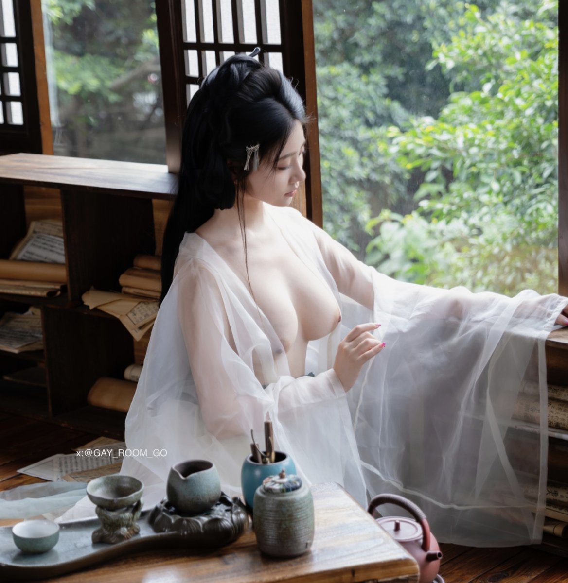一曲浣溪水暖，薄纱却承不住这满目丰盈的雪白巨乳，年年作品，完整无水原档80P https://t.co/N9bgSYcrcL