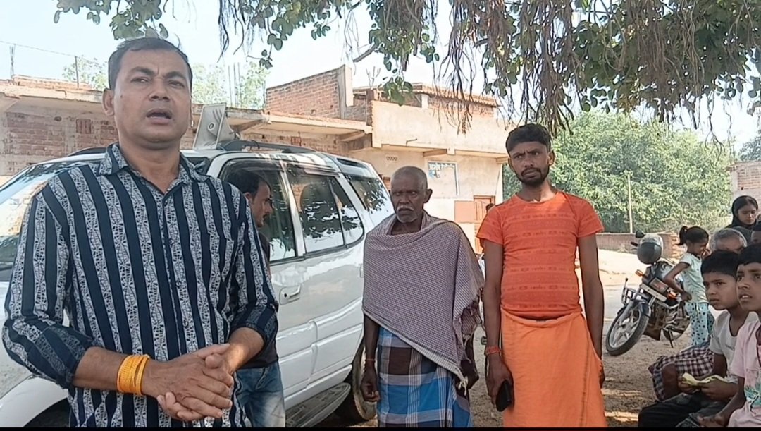 ManojPoddarBJP's tweet photo. आज मैने Narendra Modi सरकार की सबसे बड़ी जनकल्याणकारी योजना आयुष्मान भारत की जानकारी देने एवं ग्रामीणों को जागरूक करने हेतु गिरिडीह के सुप्रसिद्ध चिकित्सक डॉ अरविंद कुमार से आग्रह कर उनका कैम्प अपने ही विद्यालय कियाज़ोरी स्थित #Ch_Public_School के परिसर में लगाया @BJP4Bihar https://t.co/P6ft0GC4bY