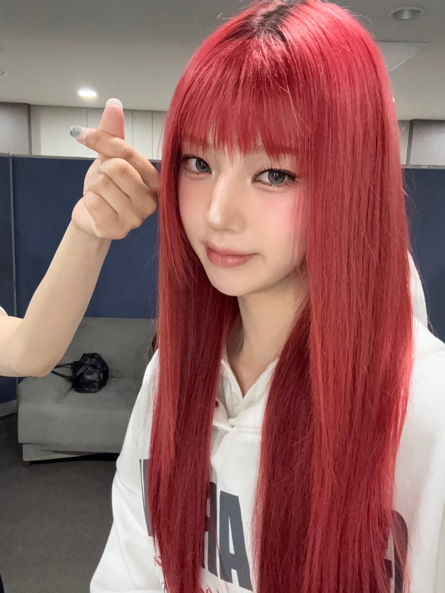 ictkq2's tweet photo. 박예은 selfie레파토리중에 이러케 농담곰입술 꾹꾹눌르는표정 개커엽고 존니좋음        훈녀의애교스킬 https://t.co/EXaySiZpY1
