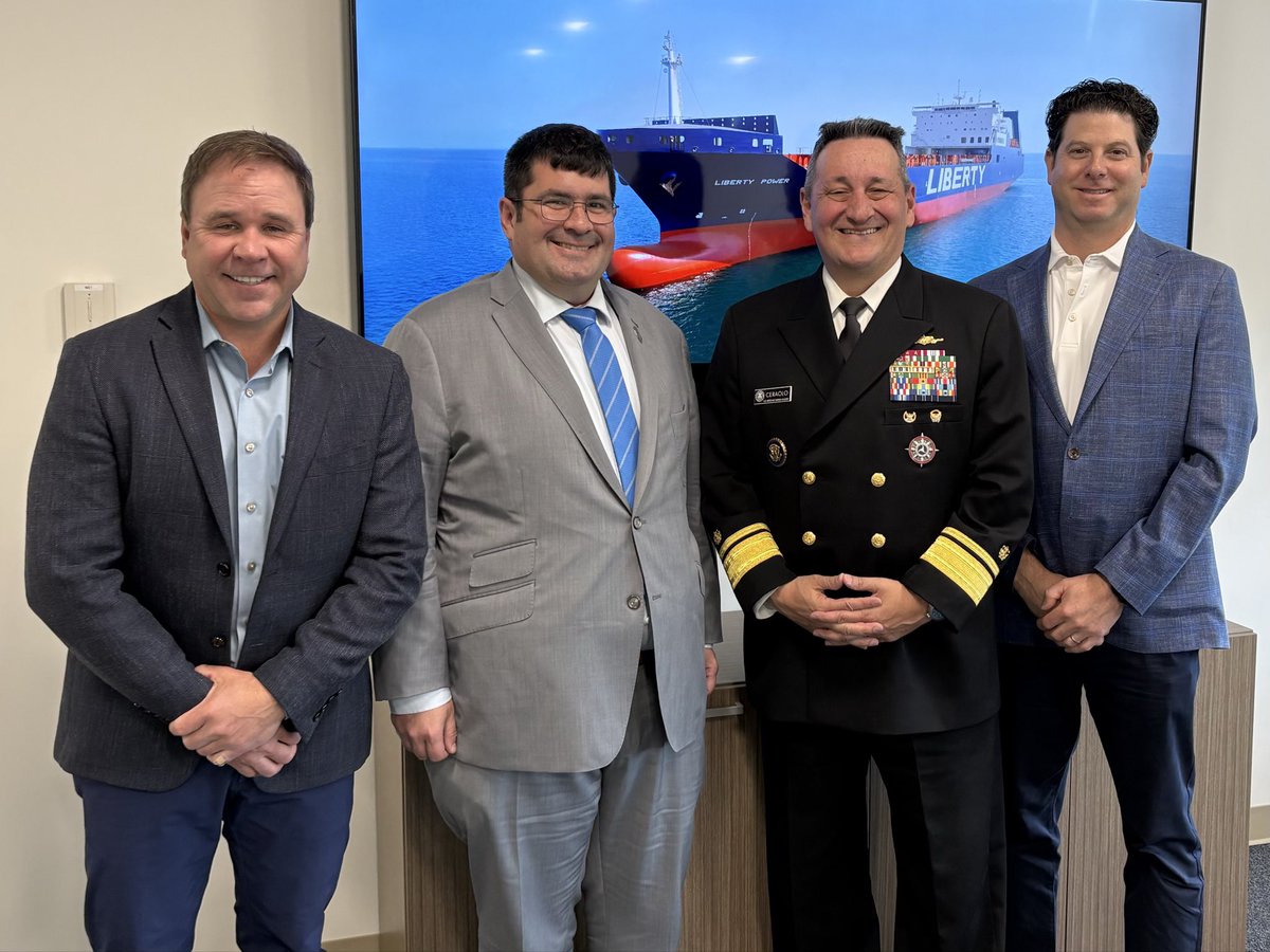 UsmmaO's tweet photo. This week USMMA leaders met with leaders from Maersk Line, Limited, U.S. Marine Management Inc, TOTE Services, and Liberty Maritime Corporation to hear directly from industry leaders about what is most needed from Kings Point graduates to help restore American maritime dominance! https://t.co/htcvkbwgRC