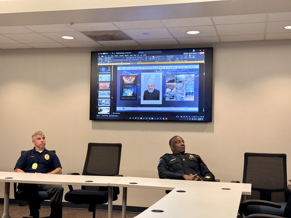 AMC_Dallas's tweet photo. It was a pleasure meeting Plano Police Chief Ed Drain. We had the opportunity to introduce our community and give book packages from His Holiness Mirza Masroor Ahmad (aba), highlighting the message of peace, promoted by the Ahmadiyya Muslim Community.

#Ahmadiyya #Plano #Police https://t.co/hqpCXKUT9e