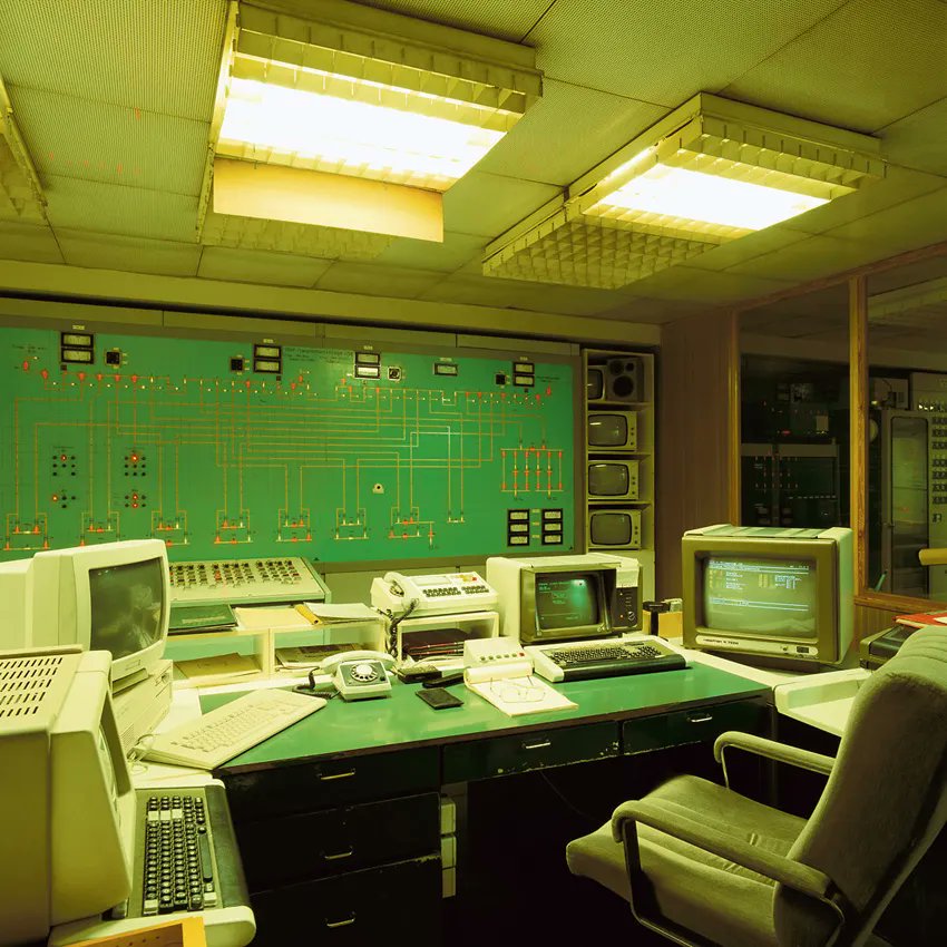 GDRvisuals's tweet photo. Control room inside an abandoned Palast der Republik, East Berlin, 1993. https://t.co/bq3cZnSPe8