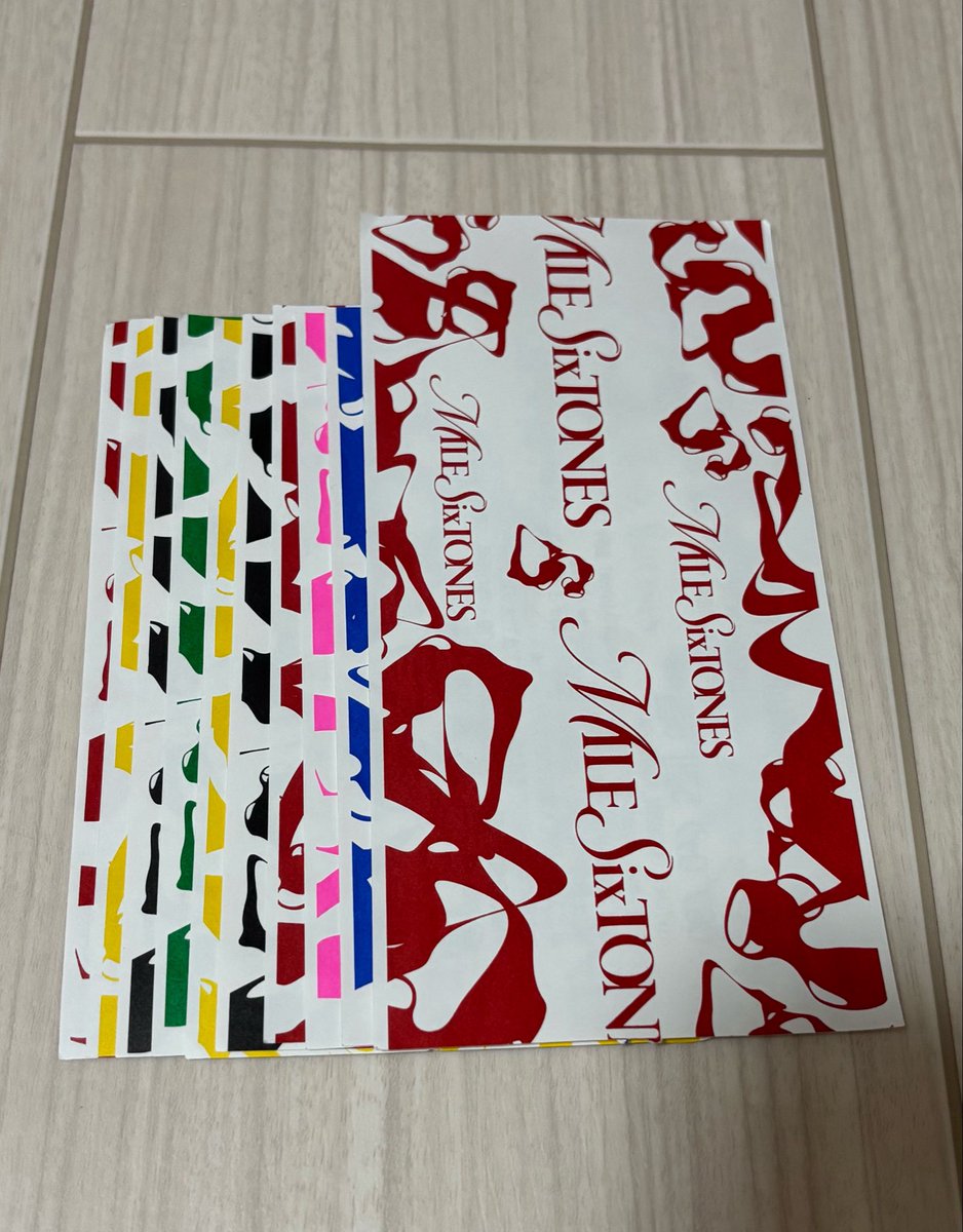 片付けしよったら新潟のチケだけいつものケース入らんかったの思い出して比べたらめちゃでかかったwww