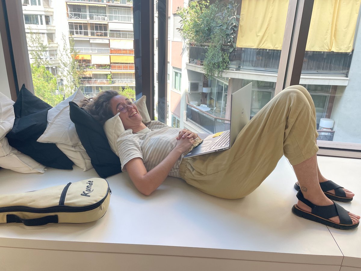 IsaGeller's tweet photo. Esta no pasa el curso de riesgos laborales 🧑🏽‍💻 https://t.co/Xjl7HwevmE