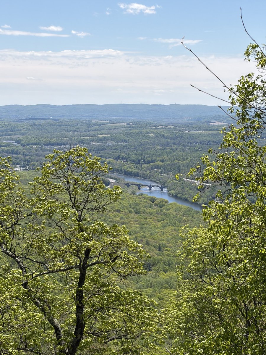 silvrgoat06's tweet photo. Views from atop MT Tammany at the Delaware Water Gap from Thursday. #KittatinnyMountains #NewJersey #DelawareWaterGap #HikingAdventures https://t.co/ozN3OKFLOD