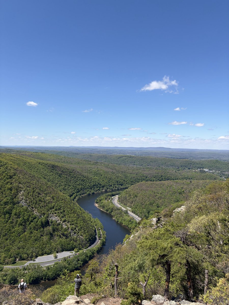 silvrgoat06's tweet photo. Views from atop MT Tammany at the Delaware Water Gap from Thursday. #KittatinnyMountains #NewJersey #DelawareWaterGap #HikingAdventures https://t.co/ozN3OKFLOD