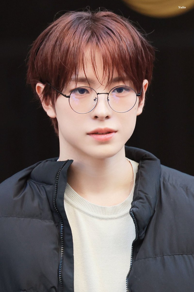 홍채 tweet media