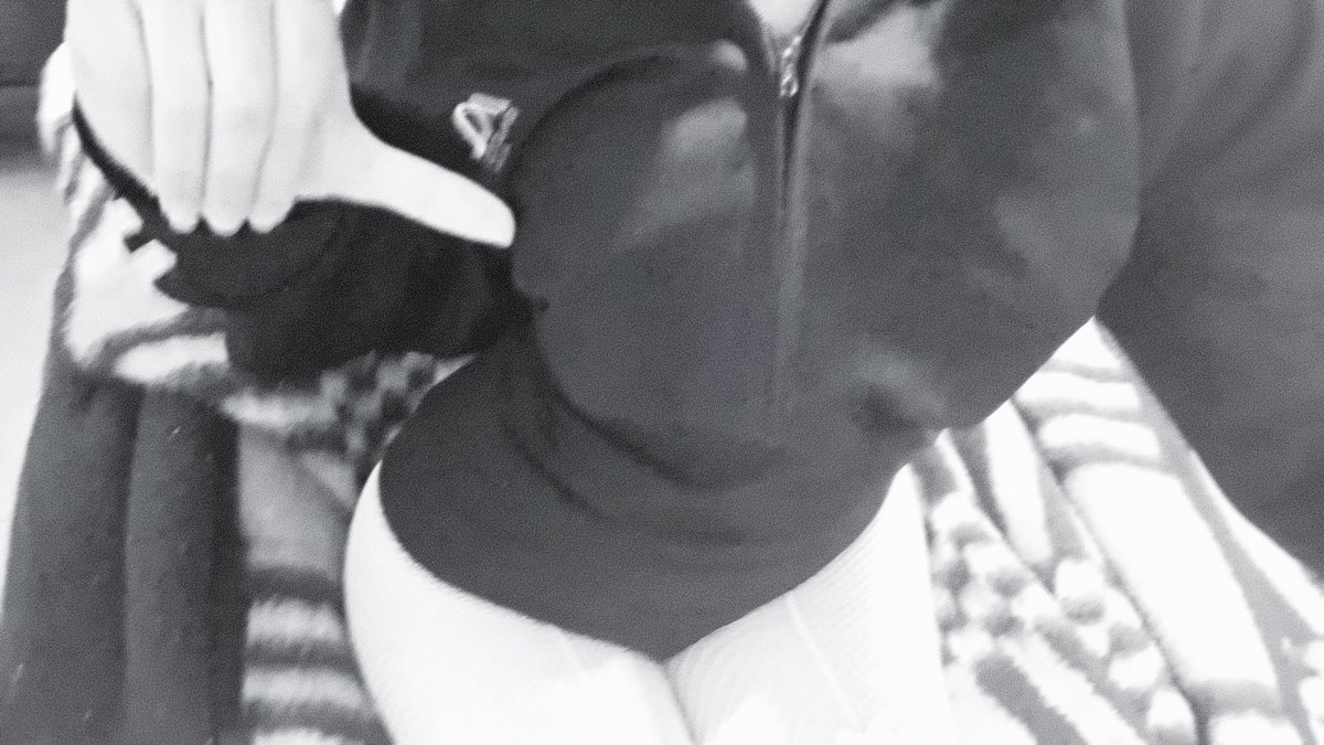 Xliris_ tweet picture