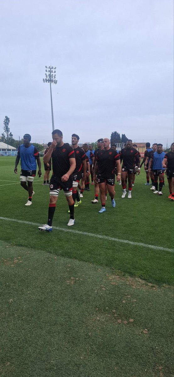 CounteaOmni's tweet photo. Derniers moments à l'échauffement avant de rentrer aux vestiaires pour le @nissarugby

ISSA NISSA 🔴⚫
#NissaNacioun https://t.co/v4XDGE71Hx