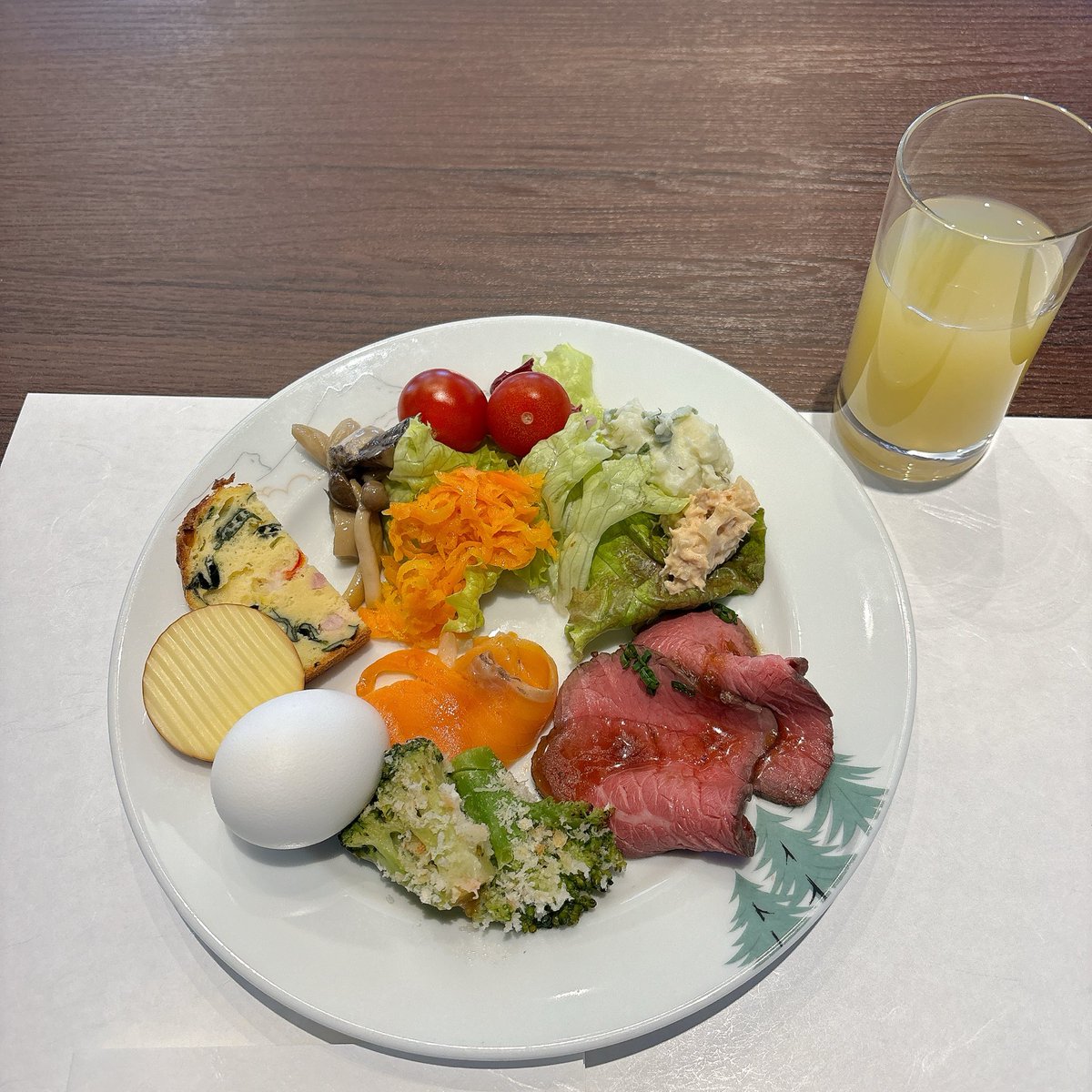 Momom0nk's tweet photo. ちなみにGWは赤倉観光ホテルでしたがらこちらも良かったです。朝食のローストビーフが旨すぎた https://t.co/5MjaN31wFZ