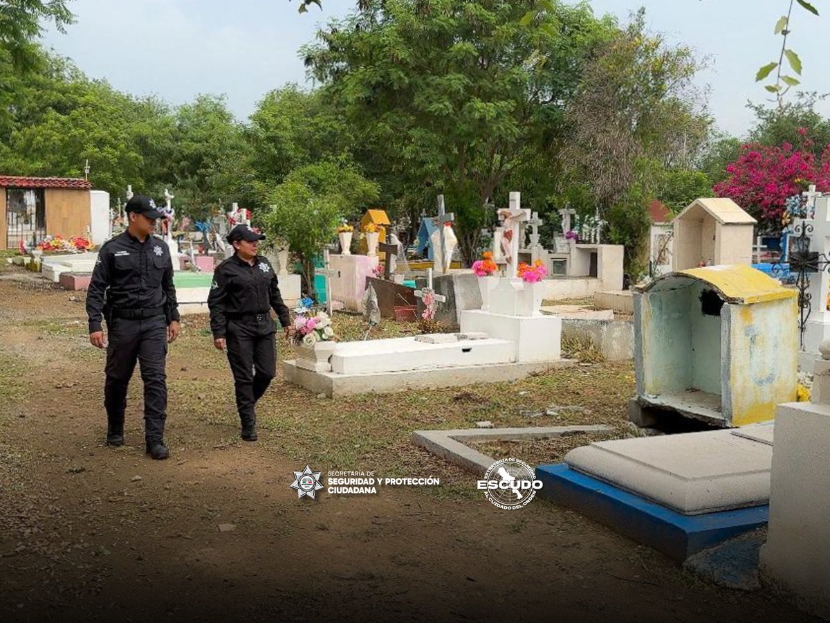 seguridadmtymx's tweet photo. Policía, Tránsito, Protección Civil, Cadetes y Guardia Auxiliar de Mty inician Operativo Panteones por el Día de las Madres 🕊️💐
Se puso en marcha el Operativo Panteones Seguros 2026 para garantizar la tranquilidad de las familias que acudirán a visitar a sus fieles difuntos. https://t.co/twVwizz0oZ