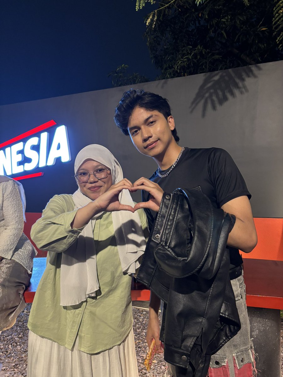 cl0udym0on's tweet photo. long time no see huhu 🥹🫶🥹🫶🥹🫶 

congratulations yahh‼️ @only_CHNCE 

#CHNCEReleaseParty #LAMALAMAGILA #CHNCE https://t.co/cwJAhQgo6w