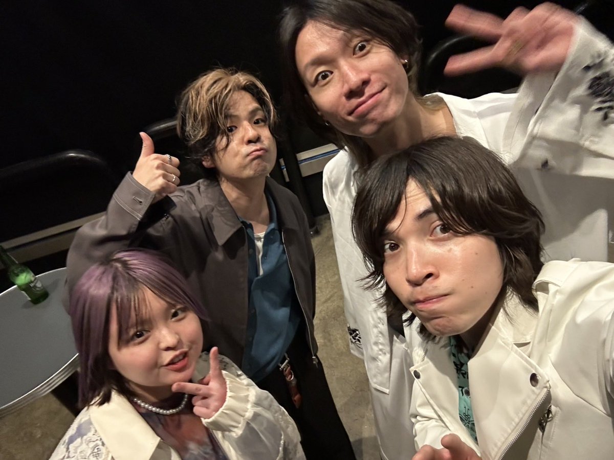 unste_x's tweet photo. ツアー東京！渋谷Guiltyありがとうございました！！

-Set list -
theme park 
Break down
Session 
月花美人
avant-garde

次回のライブハウスは
6/29(月)赤羽ReNYα！

#アンステラ https://t.co/XQbVg3YIuq