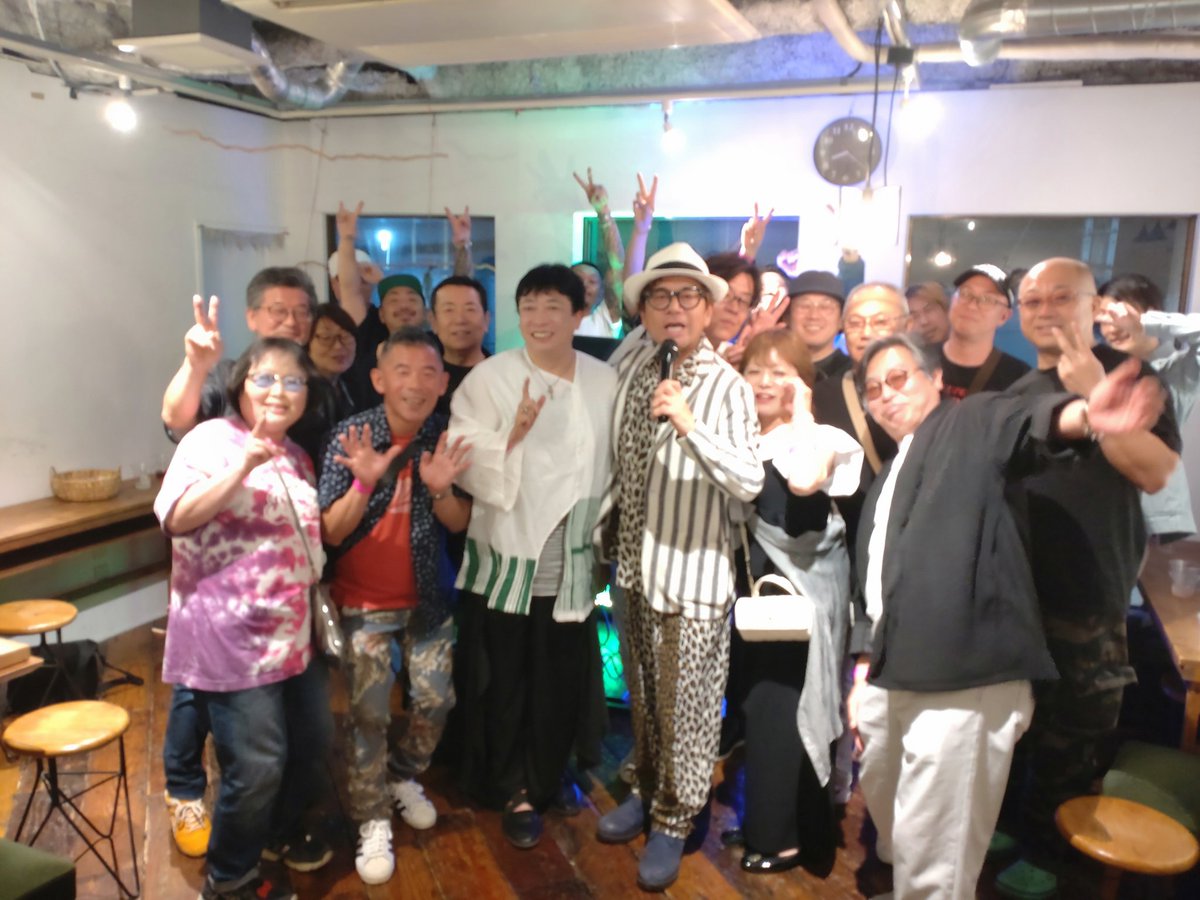 cannankumu's tweet photo. 一夜限りのスナック開店
space3416(本八幡駅徒歩2分)
伊津野亮さん&DJ foominさん&2Lowさん
亮さんの面白エロのトークにDJ Foominさんの心地よくノリノリな選曲、さらに!
2LOWさんサプライズライブ!
とても贅沢な夜。
朗読とコラボしたい欲が爆発中📖
#icocoon
#伊津野亮
#djfoomin
#2low https://t.co/ckGSfIAYI2