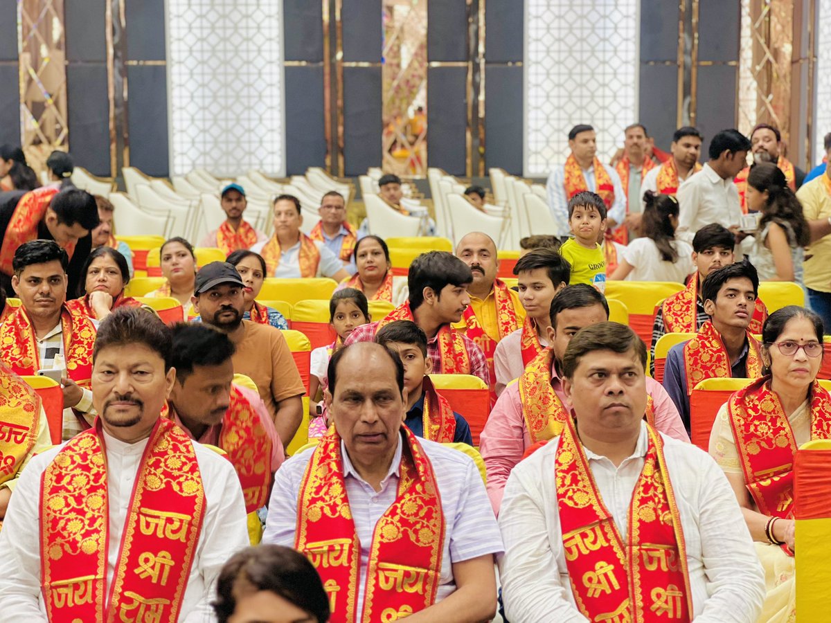 DhirendraGBN's tweet photo. ग्रेटर नोएडा में वीर शिरोमणि महाराणा प्रताप जी की जयंती के अवसर पर "क्षत्रिय विकास महासभा" द्वारा आयोजित कार्यक्रम में सम्मिलित होकर राष्ट्रभक्ति, स्वाभिमान और सामाजिक एकता के महान संदेश को आत्मसात करने का अवसर प्राप्त हुआ। महाराणा प्रताप जी का जीवन हमें सिखाता है कि राष्ट्र और स्वाभिमान की रक्षा के लिए संघर्ष और त्याग ही सच्ची वीरता है। आज आवश्यकता है कि हम उनके आदर्शों को अपने जीवन में उतारते हुए समाज में भाईचारा, एकता और राष्ट्र प्रथम की भावना को और मजबूत करें। वीर शिरोमणि महाराणा प्रताप जी को कोटि-कोटि नमन। #MLAJewar #MaharanaPratap #GreaterNoida