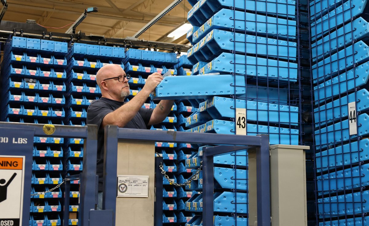 NAVSUP's tweet photo. NAVSUP FLCPS Bangor Facility Achieves 100% Inventory Accuracy in OM&amp;S-R Evaluation

For details: https://t.co/5LH0KiCdqg https://t.co/1AEwlYTp3a