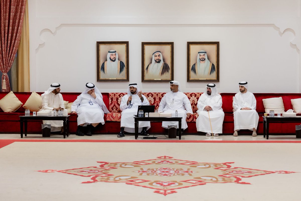 mfaouae's tweet photo. ضمن برامج التمكين الاقتصادي ودعم الأسر المنتجة، نُظّمت ورشة توعوية بعنوان
“طريقك لريادة الأعمال للأسر المنتجة”، بالتعاون مع دائرة التنمية الاقتصادية ومجالس أبوظبي بمكتب شؤون المواطنين والمجتمع، بهدف تعزيز ثقافة ريادة الأعمال وتمكين المشاركين من تطوير مشاريعهم وتحويل أفكارهم إلى فرص مستدامة.

#مكتب_شؤون_أسر_الشهداء
#الأسر_المنتجة
#ريادة_الأعمال
#العين
#مجالس_أبوظبي
