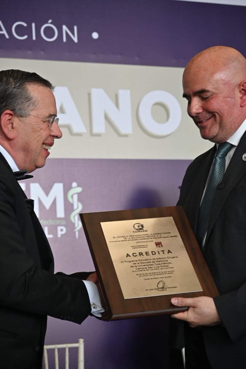 AComaem's tweet photo. 🎓🏅 Entrega de placa de acreditación en San Luis Potosí

Ayer 8 de mayo, el COMAEM realizó la entrega de la placa de acreditación al Programa Educativo de Médico Cirujano de la Escuela de Medicina de la Universidad Cuauhtémoc, Campus San Luis Potosí, reconociendo su compromiso con la calidad y la excelencia en la educación médica. 🩺📜

El presídium estuvo conformado por el Lic. Francisco Martínez Becker, Rector; el Dr. Francisco J. Tobias de la Torre, Vicerrector; el Dr. Jorge Javier Jaramillo de la Torre, Director saliente de la Escuela de Medicina; el Dr. Andreu Comas García, Director entrante; y el Dr. Juan Hernández Hernández, Director General de Acreditaciones de COMAEM.

La placa fue entregada por el Dr. Julio César Gómez Fernández, Presidente del COMAEM. 🤝✨

👏 Felicitamos a la institución por este importante logro académico.

#COMAEM #UniversidadCuauhtémoc #SanLuisPotosí #EducaciónMédica #Acreditación #CalidadAcadémica #FormaciónMédica