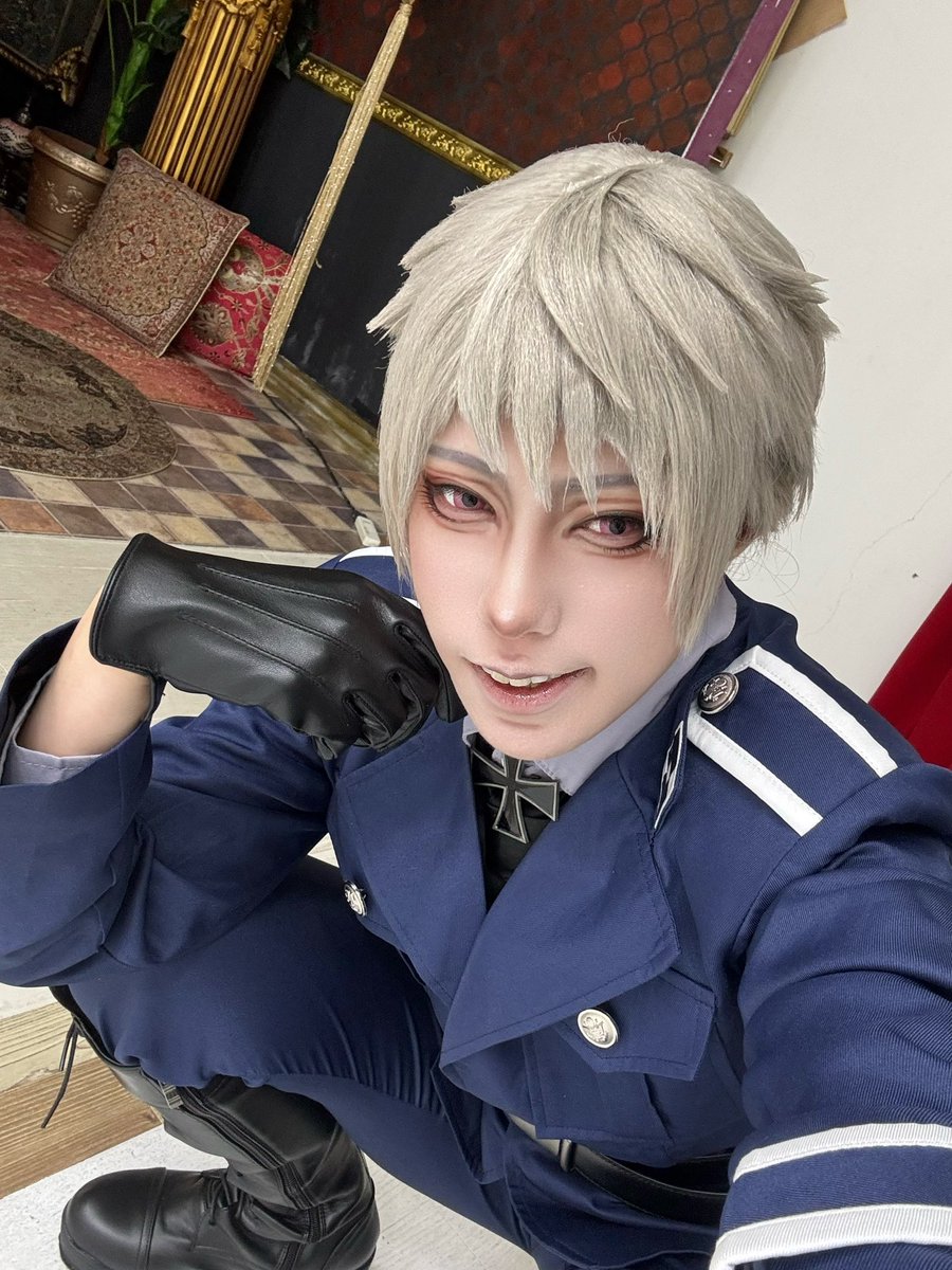 自撮り！！メイクを変えてみました。ど、どうですかね💦前と今日どちらがお好みですか？？