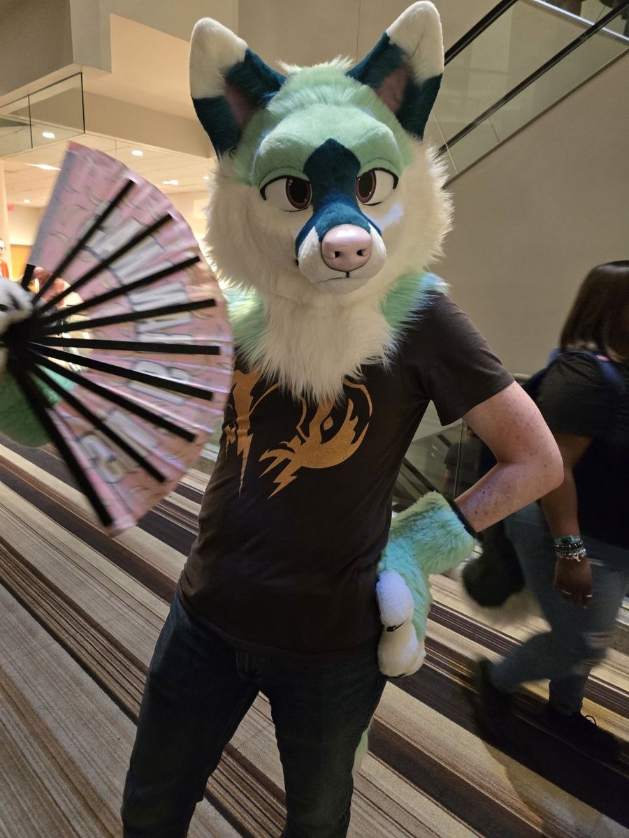 Llez_01's tweet photo. FANcy fox~
#FWA #Fursuitfriday https://t.co/qOgCOYQGYj