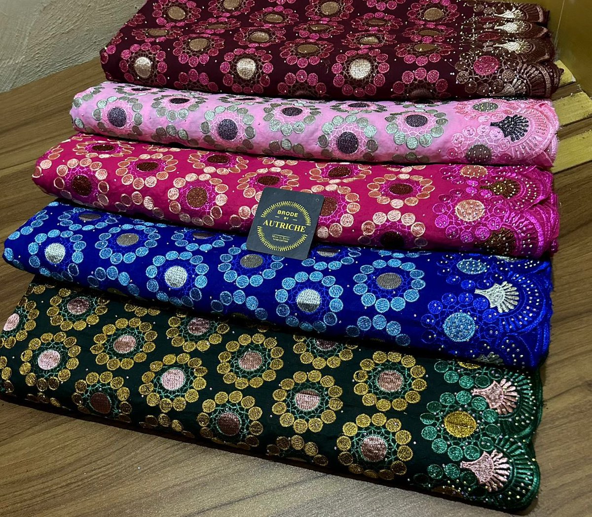 Mz_Tosyn's tweet photo. Come and buy Salah lace!!! Help me RT https://t.co/e8sWd2X4h1