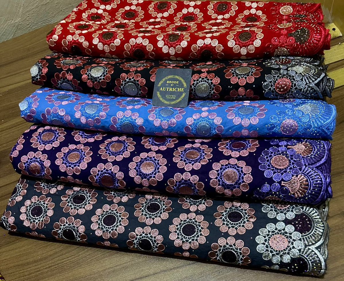 Mz_Tosyn's tweet photo. Come and buy Salah lace!!! Help me RT https://t.co/e8sWd2X4h1