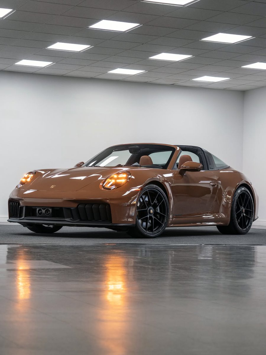 speedfreakshow1's tweet photo. This color on the 911 Targa 4 GTS is something else. 🍫That roof. That leather. That presence. https://t.co/RVWEQTmtVH