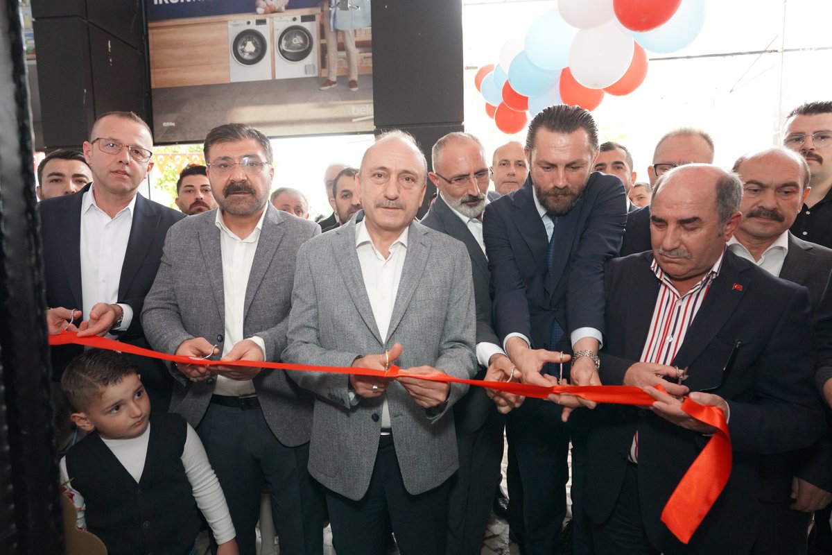 devletsert's tweet photo. Gece gündüz demeden büyük bir fedakarlıkla emek veren sağlık ve sosyal hizmet emekçilerimizin kendilerini aidiyet içerisinde hissedebilecekleri Antalya Şubemizin yeni hizmet binasının açılışını dualarla gerçekleştirdik. 

Antalya Şubemizin yeni hizmet binasının teşkilatımız için hayırlı olmasını diliyorum. 

Rabbim sağlık ve sosyal hizmet emekçilerine hayırlı hizmetler gerçekleştirmeyi nasip etsin.