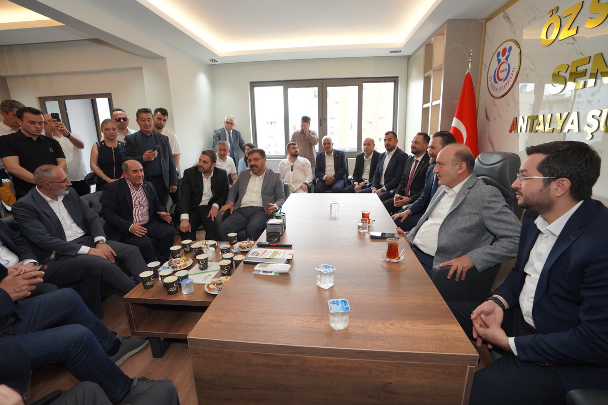 devletsert's tweet photo. Gece gündüz demeden büyük bir fedakarlıkla emek veren sağlık ve sosyal hizmet emekçilerimizin kendilerini aidiyet içerisinde hissedebilecekleri Antalya Şubemizin yeni hizmet binasının açılışını dualarla gerçekleştirdik. 

Antalya Şubemizin yeni hizmet binasının teşkilatımız için hayırlı olmasını diliyorum. 

Rabbim sağlık ve sosyal hizmet emekçilerine hayırlı hizmetler gerçekleştirmeyi nasip etsin.