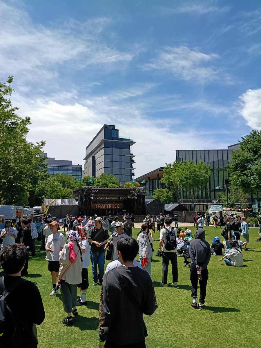 Infinitymusic19's tweet photo. クラフトロック、完全に初夏だったけど、野外と屋内のハイブリッドでどっちも楽しめるし、普段、ライブに行けてないアーティストも見れる！！
NCISもテナーもよかったし、個人的にはバンアパとLOSTAGE見れてよかった。
#bacho は相変わらず熱くて最高。デカい箱でも大合唱！

#CRAFTROCKFES26 https://t.co/PPiE5161DZ