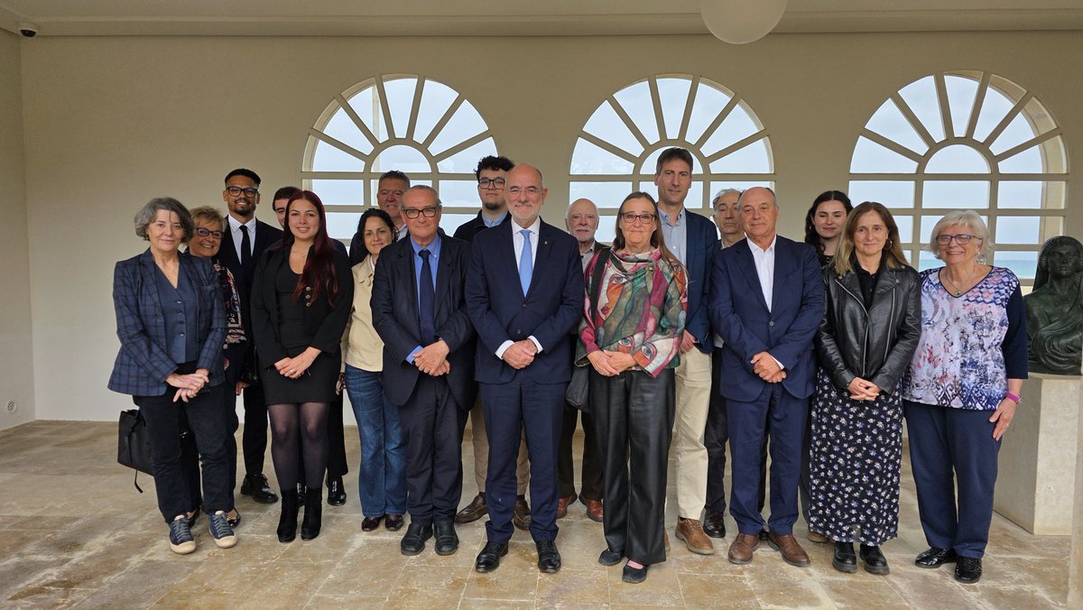 PauCasals_Fund's tweet photo. Avui celebrem el #diadeuropa al @museupaucasals 🇪🇺 Amb una conversa oberta amb experts en política, cooperació i geopolítica i un concert de Forum Voix Étouffées 🎶🎵🎻 https://t.co/fea0PBw6eS
