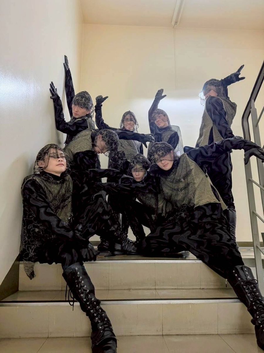 harunosuke0303's tweet photo. 本日もマチソワありがとうございました！

常に全力全身pow-ers一同頑張ってます🔥
明日も頑張っちゃうぞ！！！💪

 #まほステ #魔法使いの約束 https://t.co/dxLlKAQk3C
